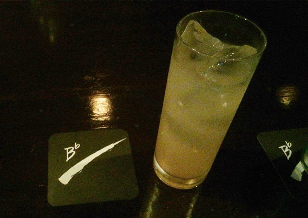 洋酒倶楽部B♭のカウンタ